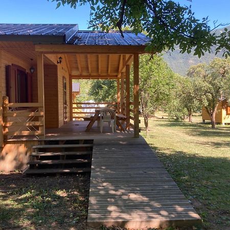 Camping, Hôtel De Plein Air Les Cariamas Chateauroux-les-Alpes Exterior foto