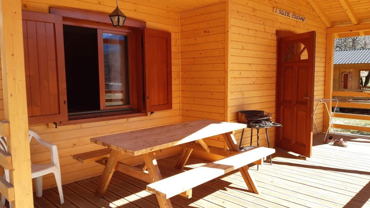 Camping, Hôtel De Plein Air Les Cariamas Chateauroux-les-Alpes Exterior foto
