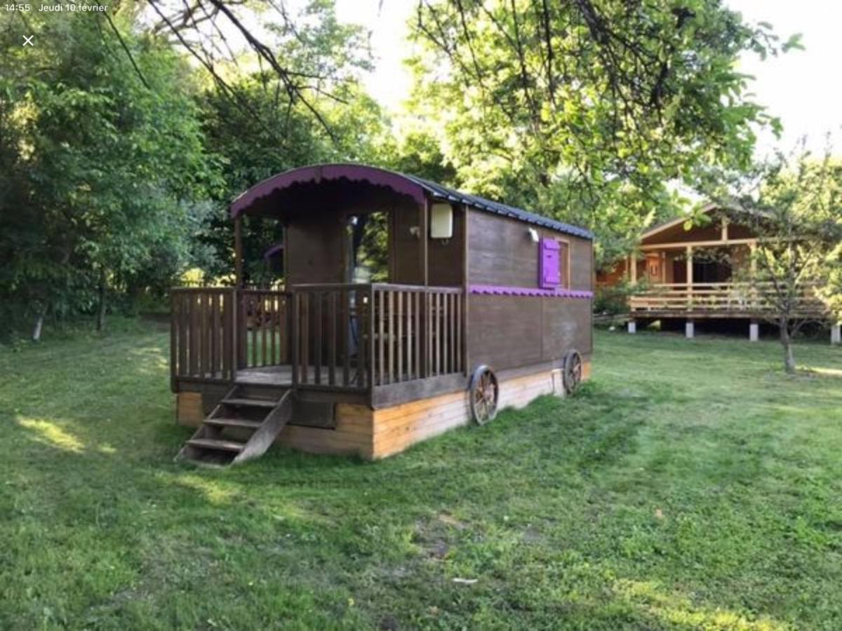Camping, Hôtel De Plein Air Les Cariamas Chateauroux-les-Alpes Exterior foto