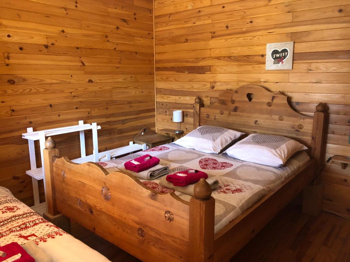 Camping, Hôtel De Plein Air Les Cariamas Chateauroux-les-Alpes Exterior foto