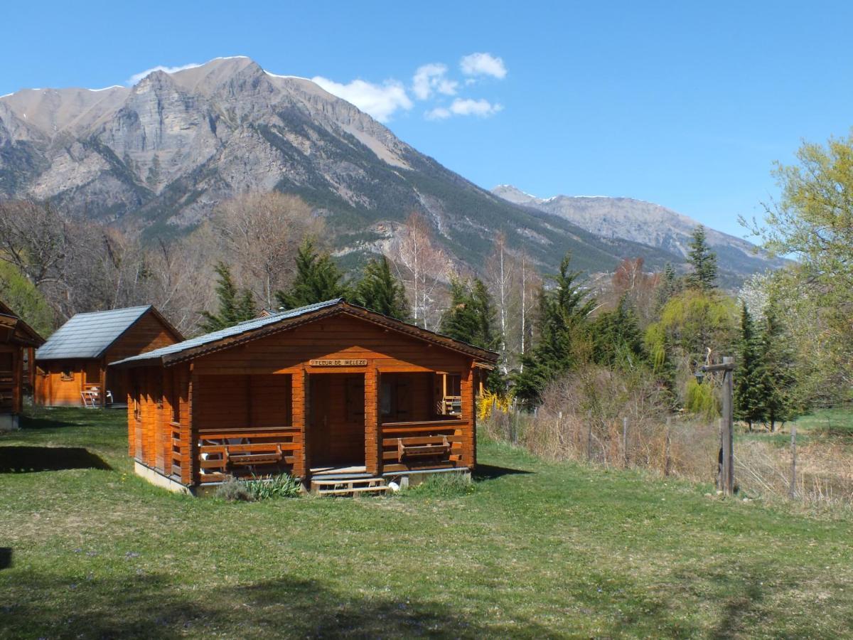 Camping, Hôtel De Plein Air Les Cariamas Chateauroux-les-Alpes Exterior foto