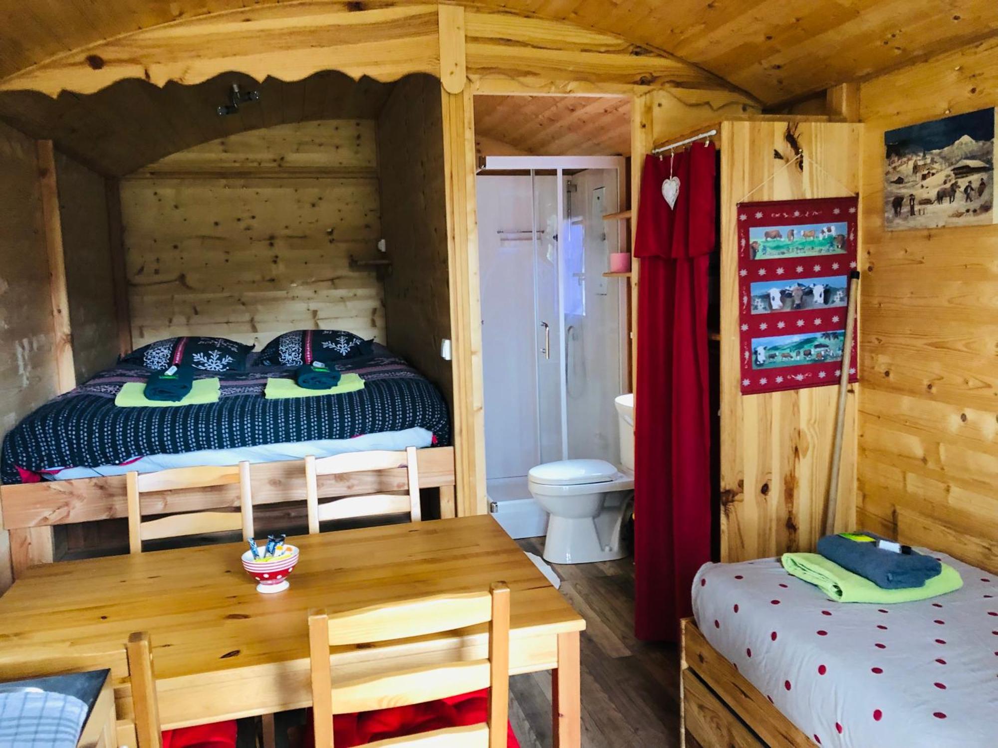 Camping, Hôtel De Plein Air Les Cariamas Chateauroux-les-Alpes Exterior foto