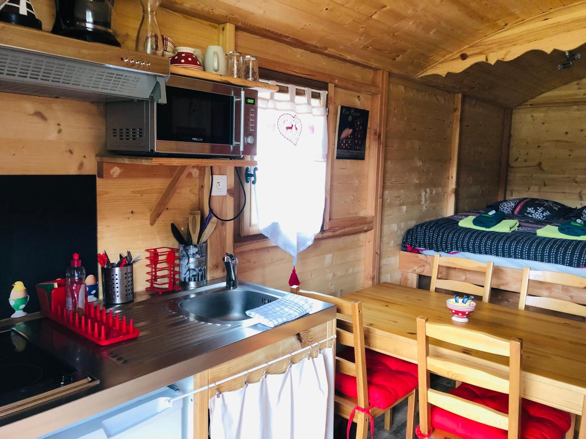 Camping, Hôtel De Plein Air Les Cariamas Chateauroux-les-Alpes Exterior foto