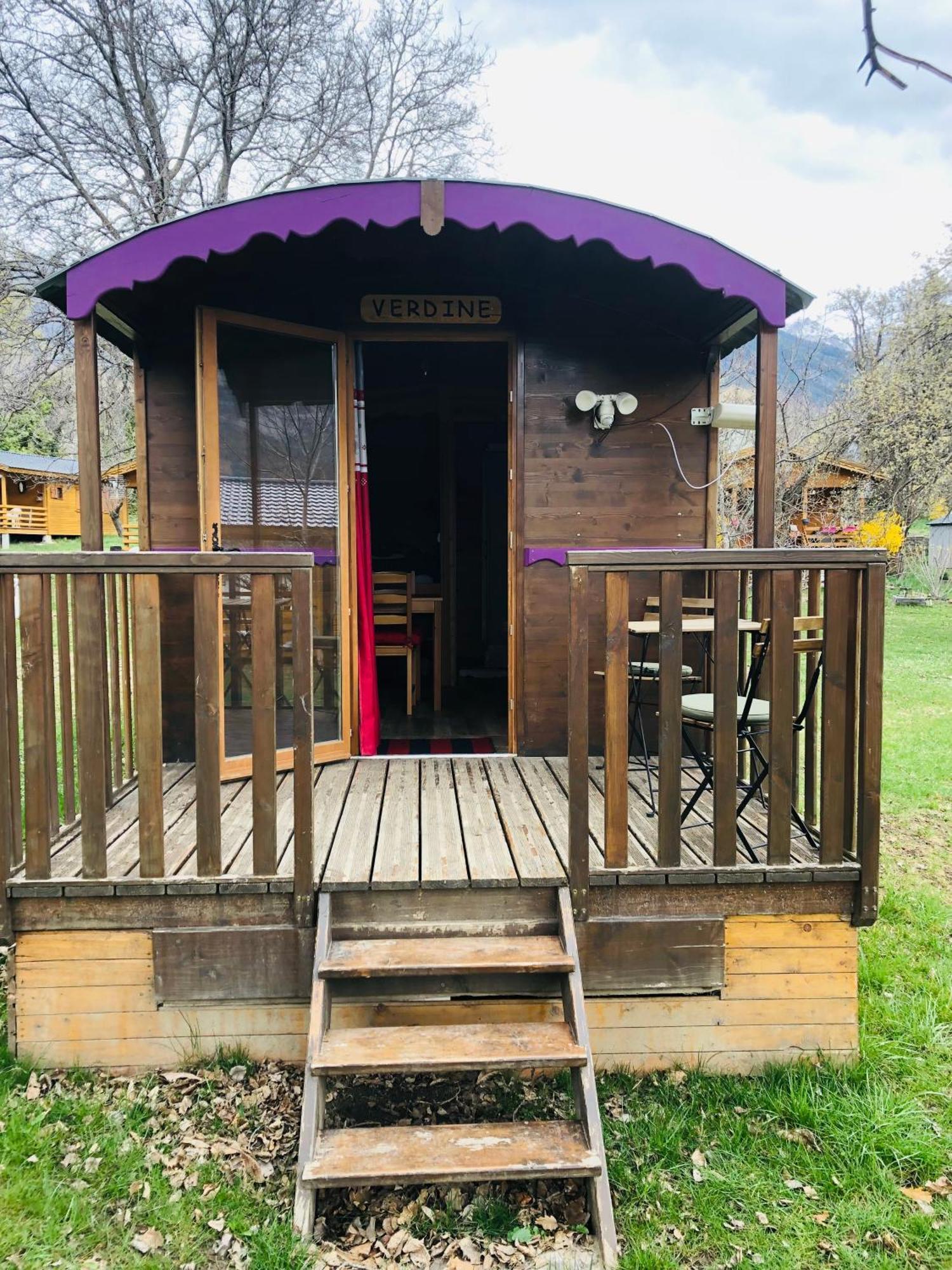 Camping, Hôtel De Plein Air Les Cariamas Chateauroux-les-Alpes Exterior foto
