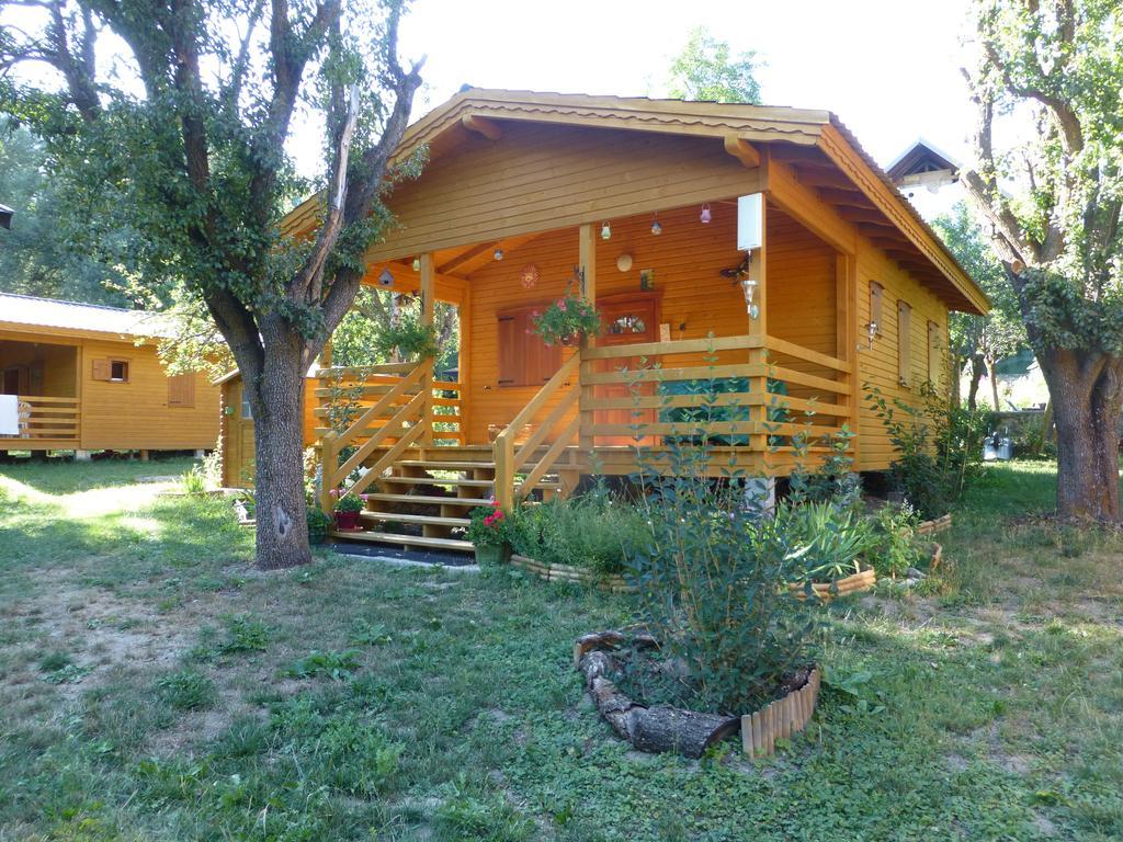 Camping, Hôtel De Plein Air Les Cariamas Chateauroux-les-Alpes Exterior foto
