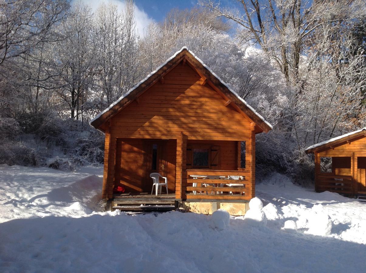 Camping, Hôtel De Plein Air Les Cariamas Chateauroux-les-Alpes Exterior foto