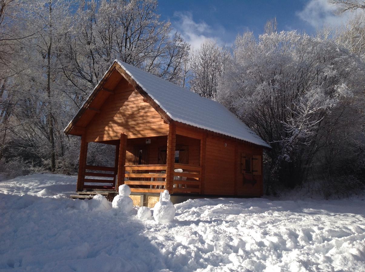 Camping, Hôtel De Plein Air Les Cariamas Chateauroux-les-Alpes Exterior foto