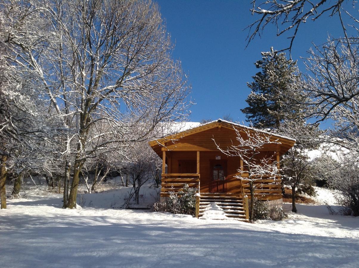 Camping, Hôtel De Plein Air Les Cariamas Chateauroux-les-Alpes Exterior foto