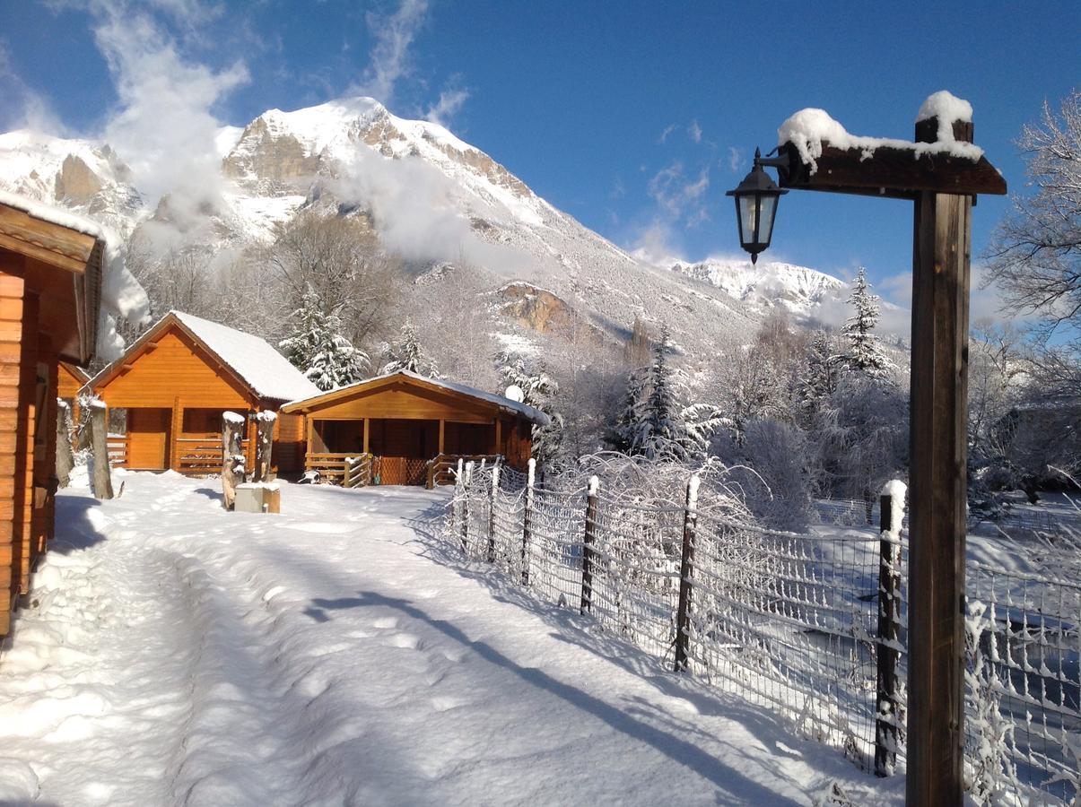 Camping, Hôtel De Plein Air Les Cariamas Chateauroux-les-Alpes Exterior foto