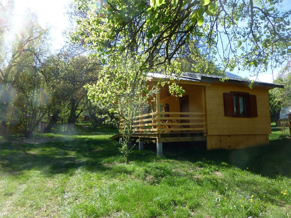 Camping, Hôtel De Plein Air Les Cariamas Chateauroux-les-Alpes Exterior foto